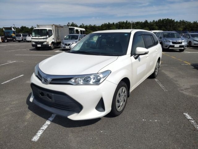 1142 Toyota Corolla fielder NRE161G 2018 г. (LUM Fukuoka Nyusatsu)